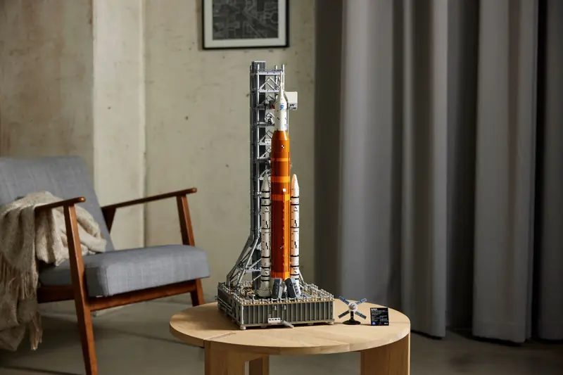 LEGO 10341 Rakieta SLS NASA Artemis zdjęcie 9