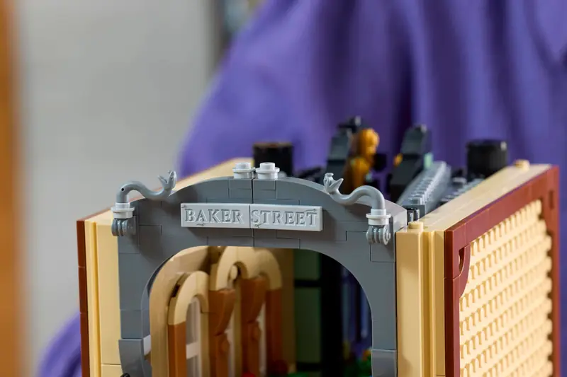 LEGO 10351 Sherlock Holmes: Book nook zdjęcie 16