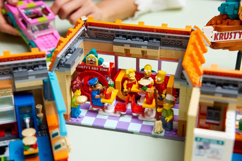 LEGO 10352 The Simpsons: Krusty Burger zdjęcie 14