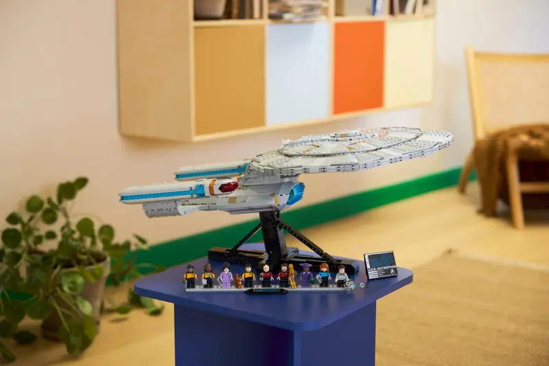 LEGO 10356 Star Trek: U.S.S. Enterprise NCC-1701-D zdjęcie 25