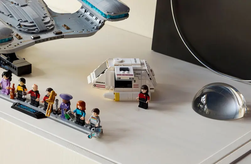 LEGO 10356 Star Trek: U.S.S. Enterprise NCC-1701-D zdjęcie 23