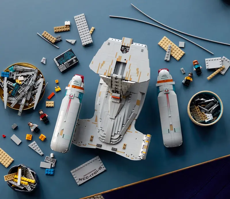 LEGO 10356 Star Trek: U.S.S. Enterprise NCC-1701-D zdjęcie 24