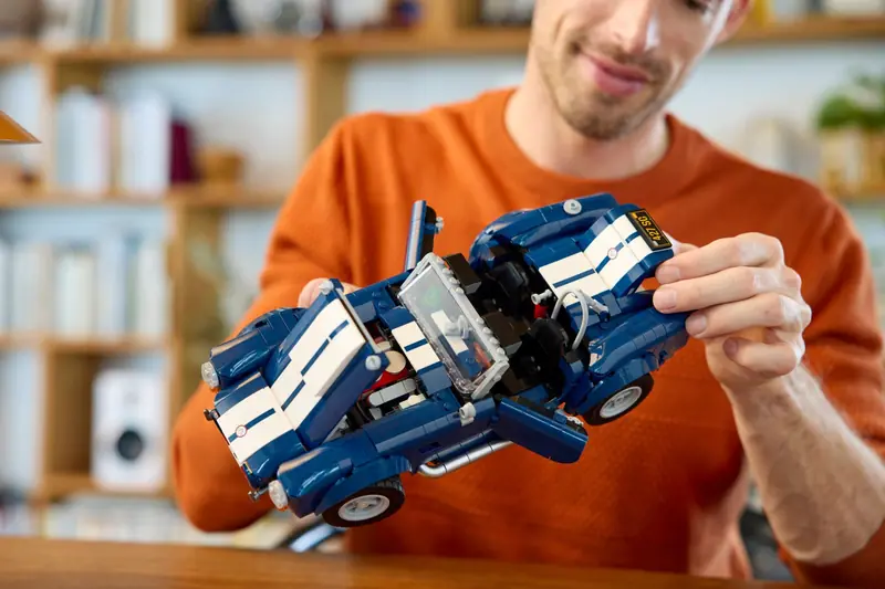 LEGO 10357 Shelby Cobra 427 S/C zdjęcie 11