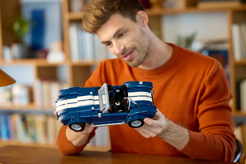 LEGO 10357 Shelby Cobra 427 S/C zdjęcie 15