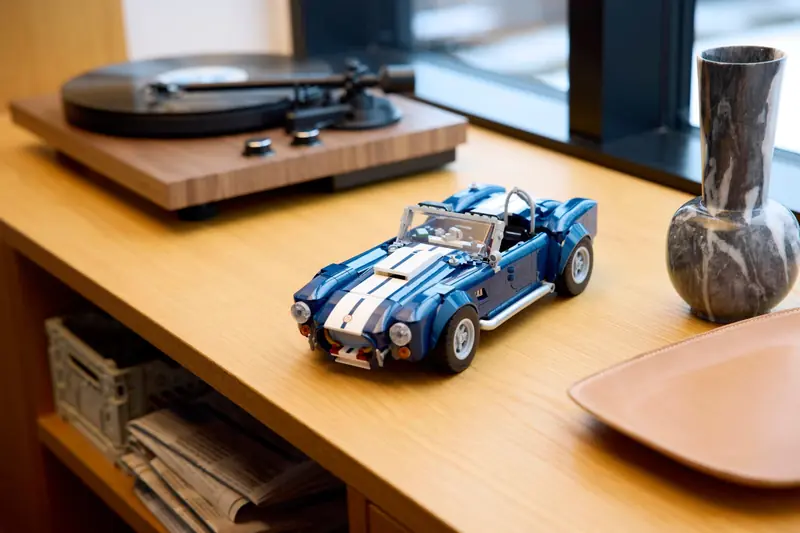 LEGO 10357 Shelby Cobra 427 S/C zdjęcie 9