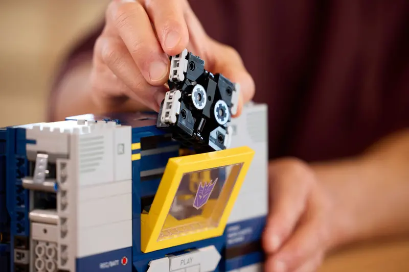 LEGO 10358 Transformers: Soundwave zdjęcie 11