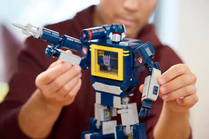 LEGO 10358 Transformers: Soundwave zdjęcie 13