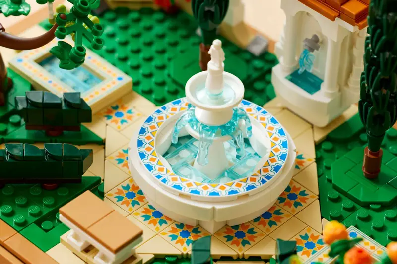 LEGO 10359 Fontanna w ogrodzie zdjęcie 10