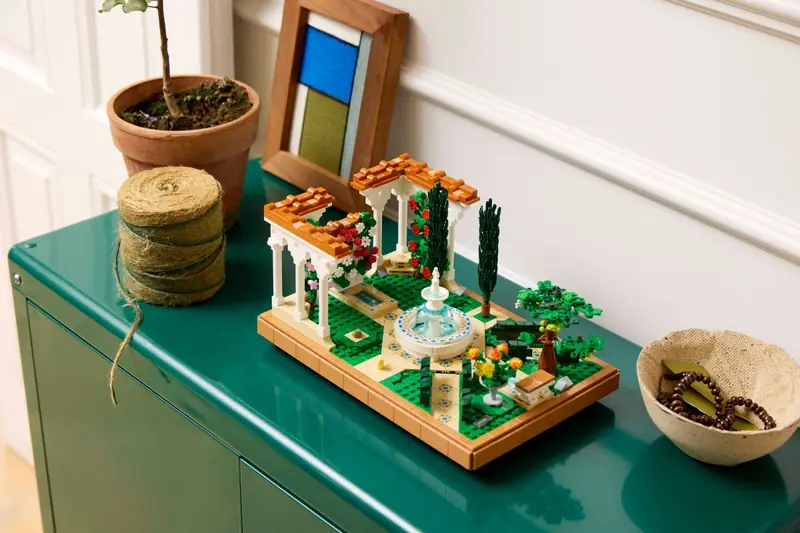 LEGO 10359 Fontanna w ogrodzie zdjęcie 12