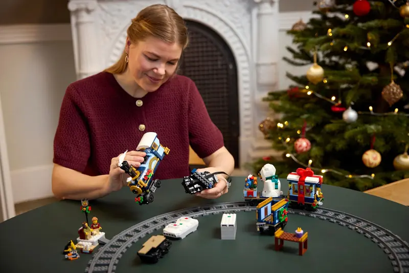 LEGO 10361 Świąteczny ekspres zdjęcie 17