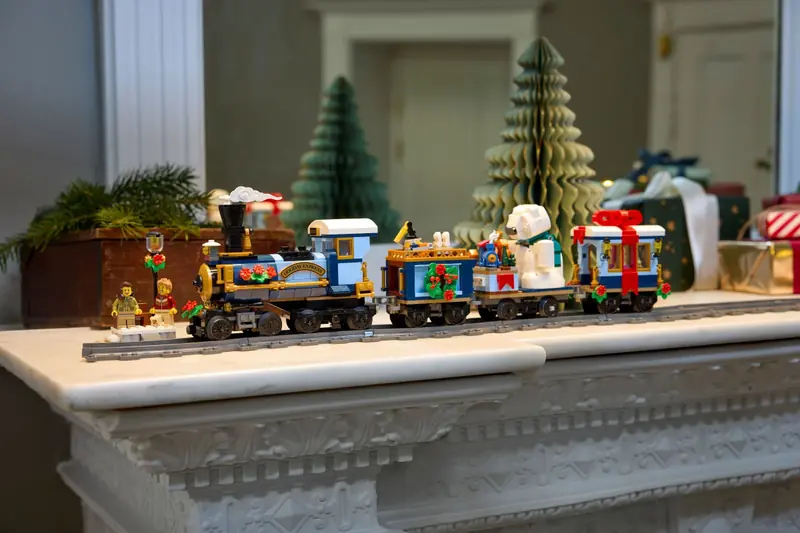 LEGO 10361 Świąteczny ekspres zdjęcie 9