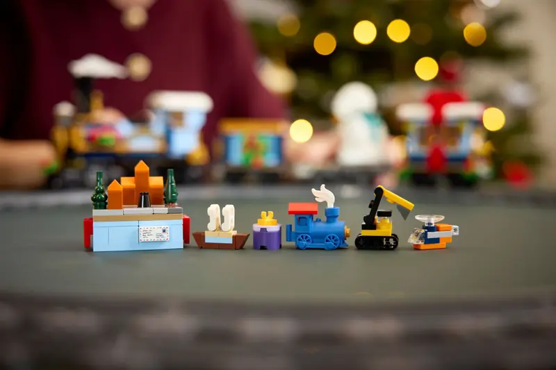 LEGO 10361 Świąteczny ekspres zdjęcie 12
