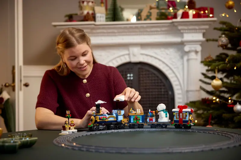 LEGO 10361 Świąteczny ekspres zdjęcie 16