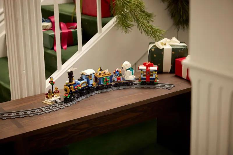LEGO 10361 Świąteczny ekspres zdjęcie 11