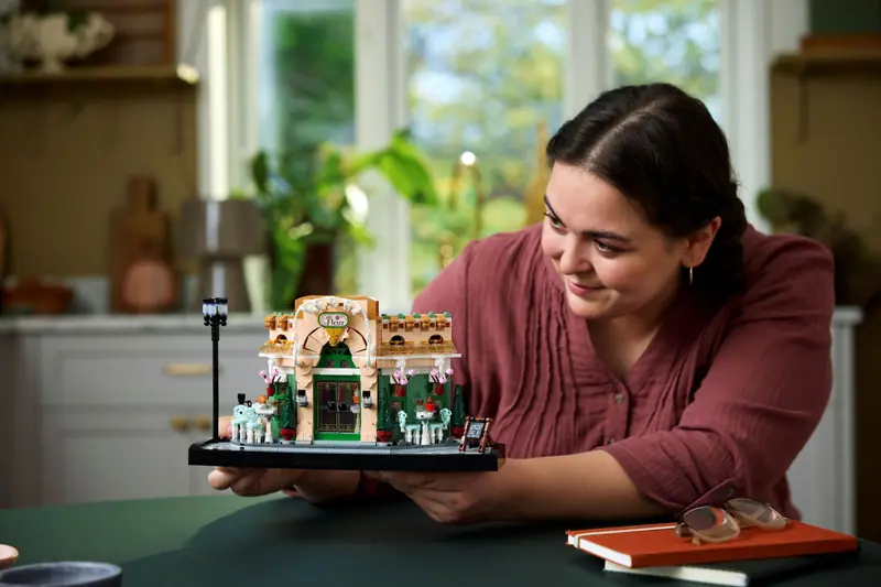 LEGO 10362 Francuska kawiarenka zdjęcie 9