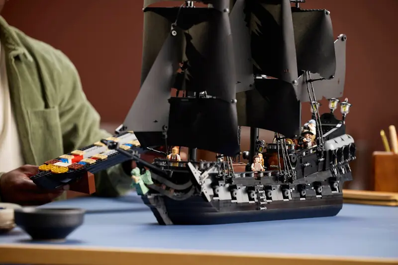 LEGO 10365 Statek piracki kapitana Jacka Sparrowa zdjęcie 17