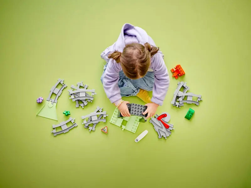 LEGO 10425 Tunel i tory kolejowe - zestaw rozszerzający zdjęcie 9