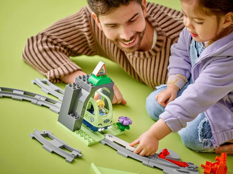 LEGO 10425 Tunel i tory kolejowe - zestaw rozszerzający zdjęcie 7