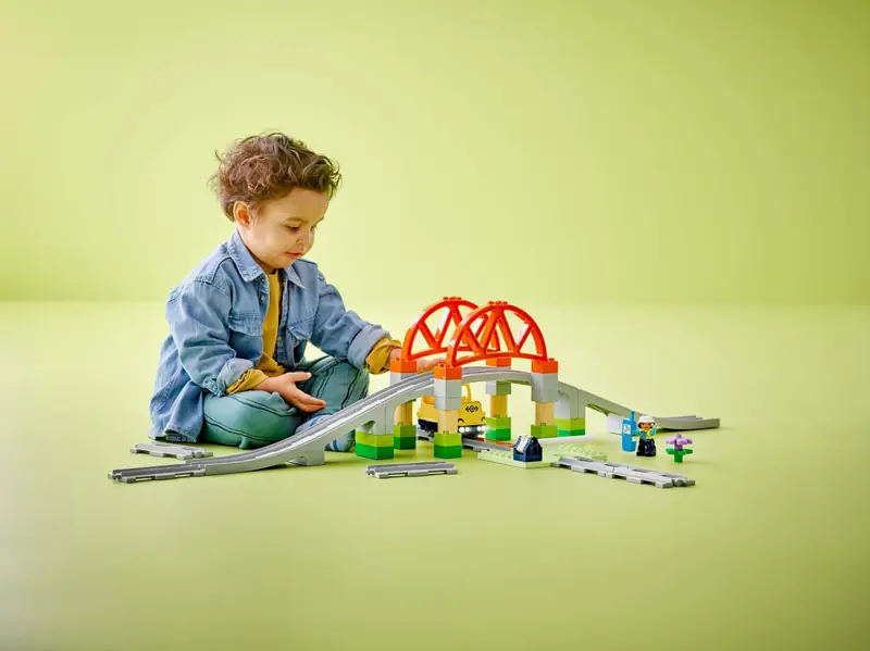 LEGO 10426 Most i tory kolejowe - zestaw rozszerzający zdjęcie 5