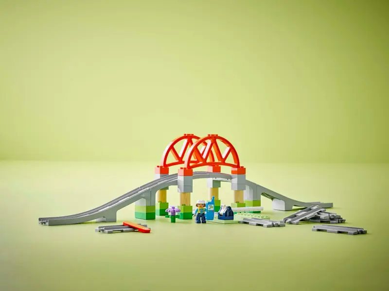 LEGO 10426 Most i tory kolejowe - zestaw rozszerzający zdjęcie 7