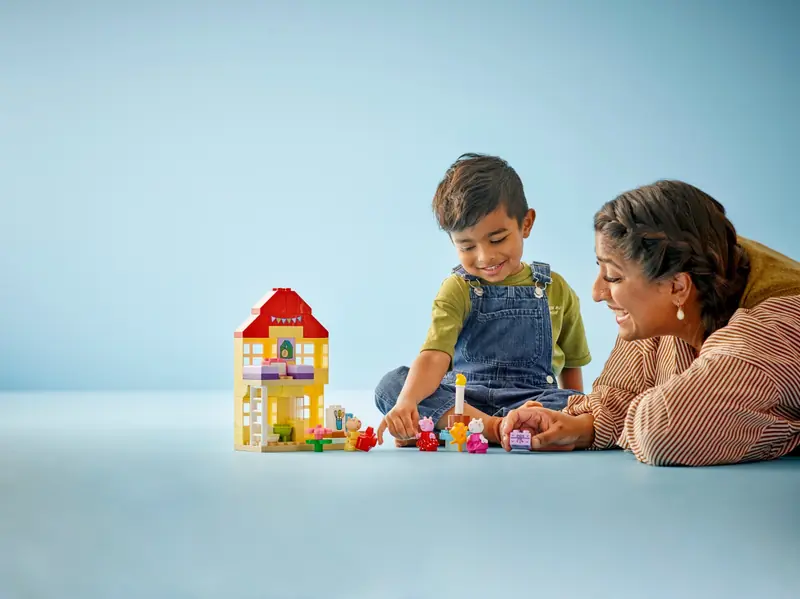 LEGO 10433 Urodzinowy domek Peppy zdjęcie 4
