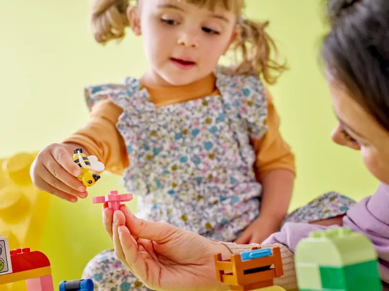 LEGO 10439 Pudełko w kształcie klocka z autami i ciężarówkami zdjęcie 4