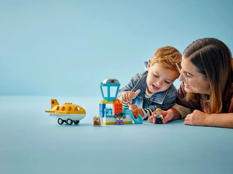 LEGO 10443 Pierwszy raz na lotnisku zdjęcie 6