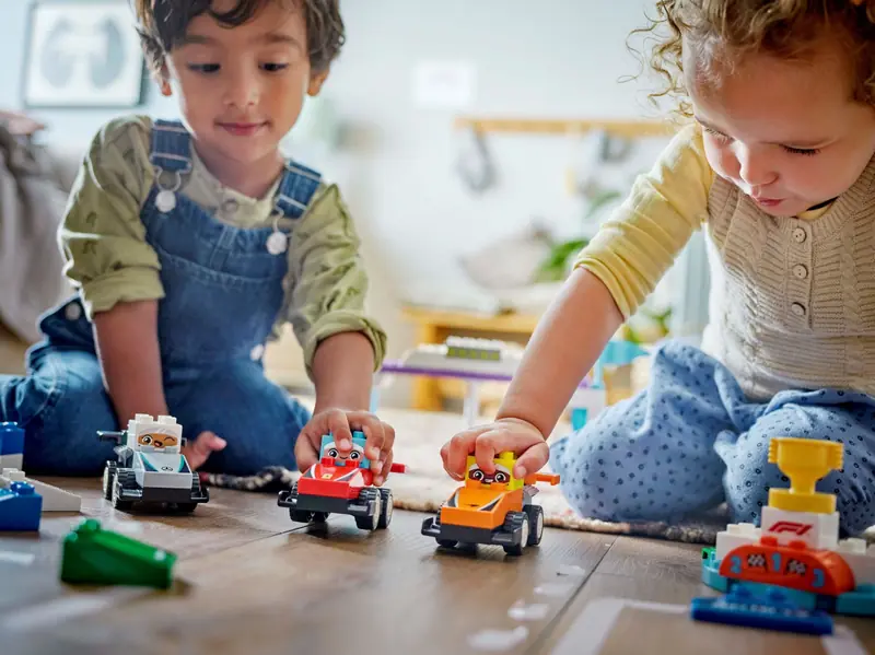 LEGO 10445 Bolidy i kierowcy F1 zdjęcie 10