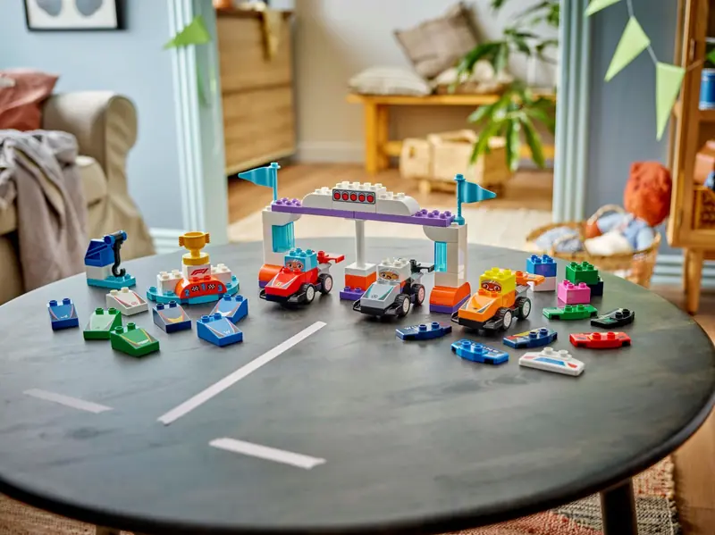 LEGO 10445 Bolidy i kierowcy F1 zdjęcie 11