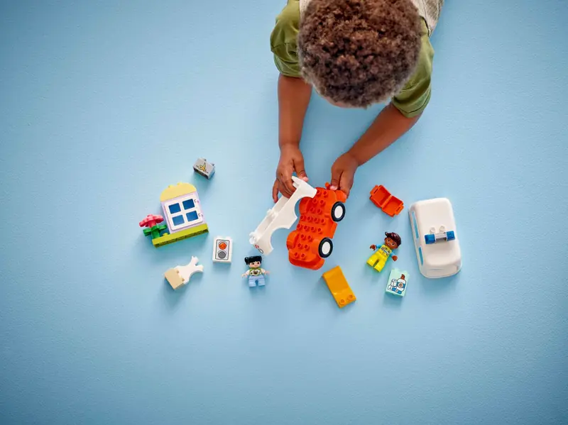 LEGO 10447 Karetka z kierowcą zdjęcie 8
