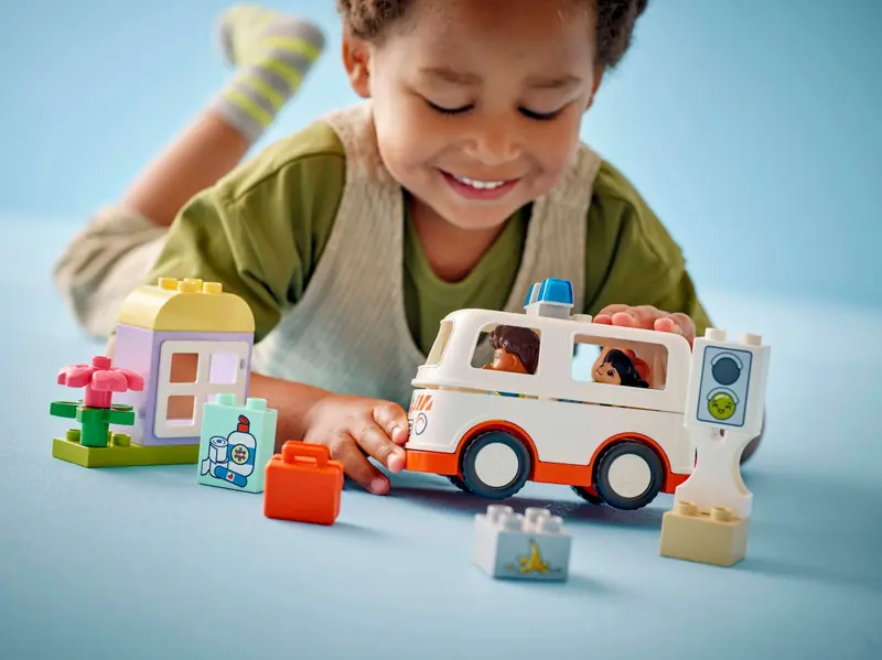 LEGO 10447 Karetka z kierowcą zdjęcie 9