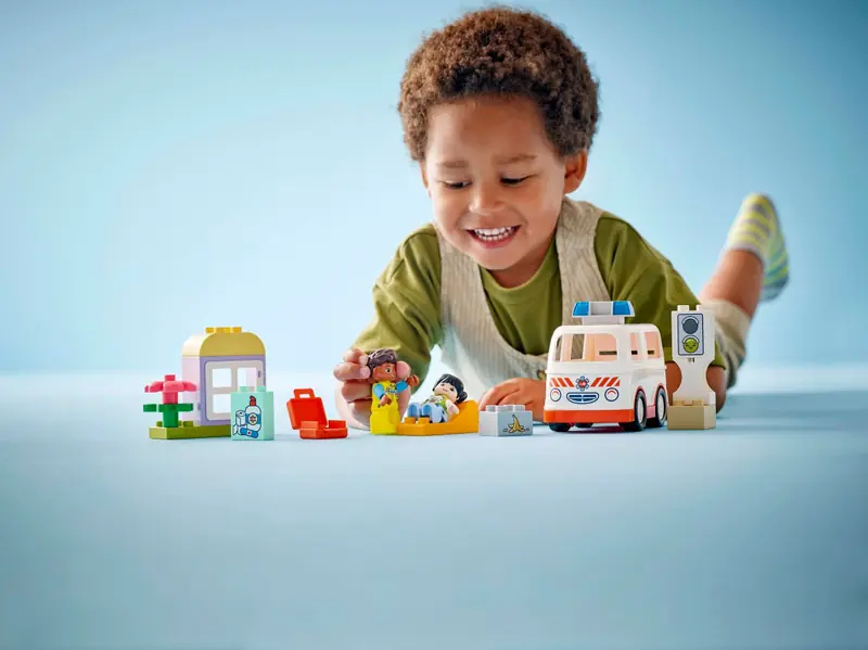 LEGO 10447 Karetka z kierowcą zdjęcie 6