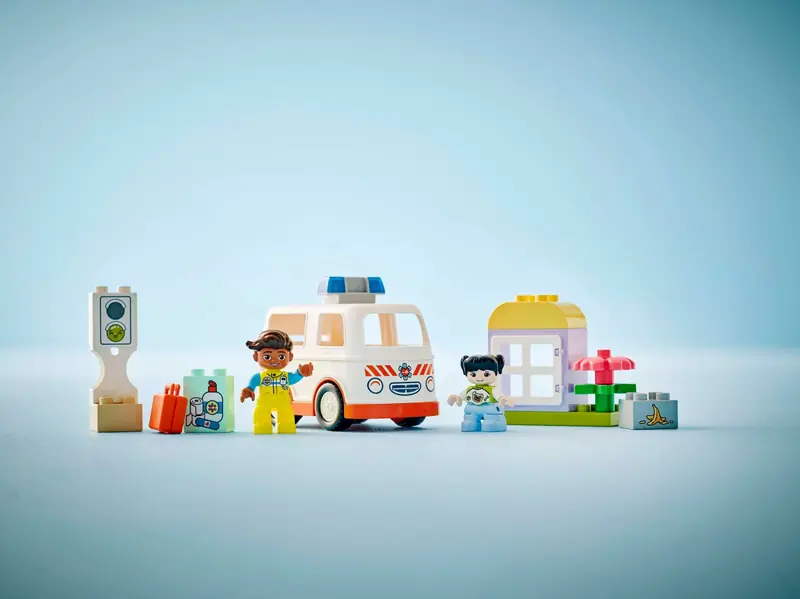 LEGO 10447 Karetka z kierowcą zdjęcie 7