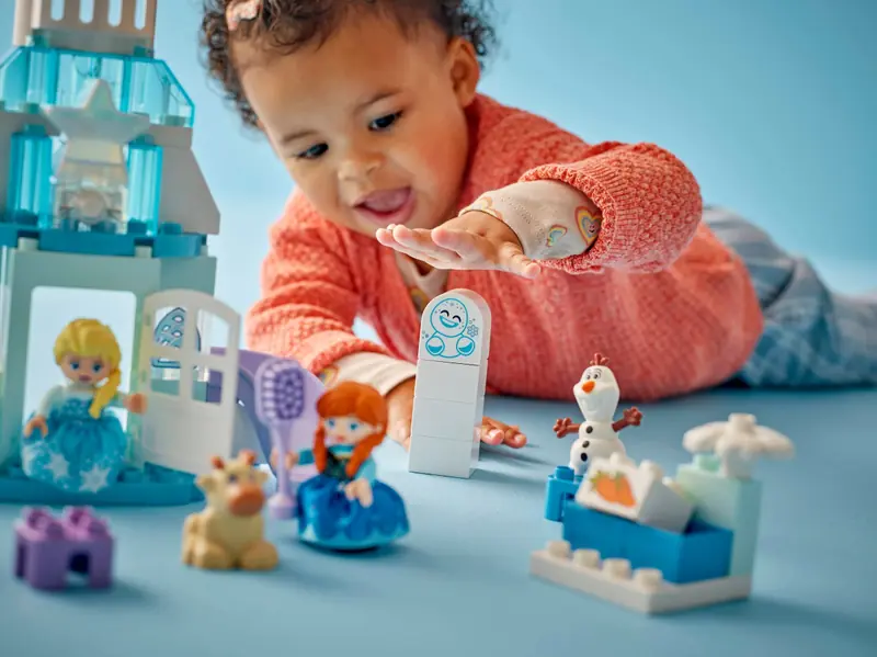 LEGO 10455 Przyjęcie w lodowym zamku Anny i Elzy zdjęcie 6