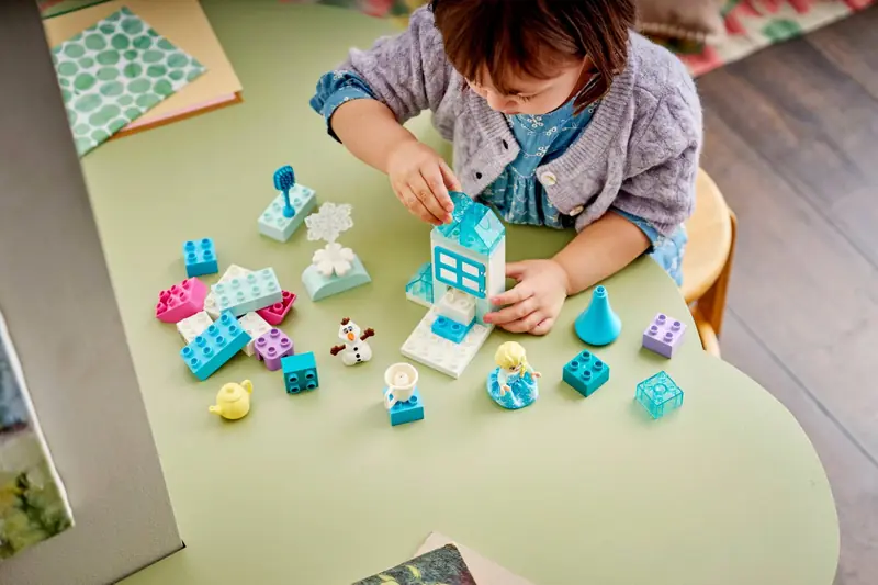 LEGO 10462 Kraina Lodu Kreatywne pudełko z Elzą i Olafem zdjęcie 5