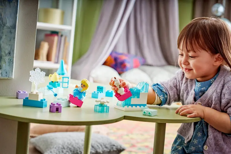 LEGO 10462 Kraina Lodu Kreatywne pudełko z Elzą i Olafem zdjęcie 6