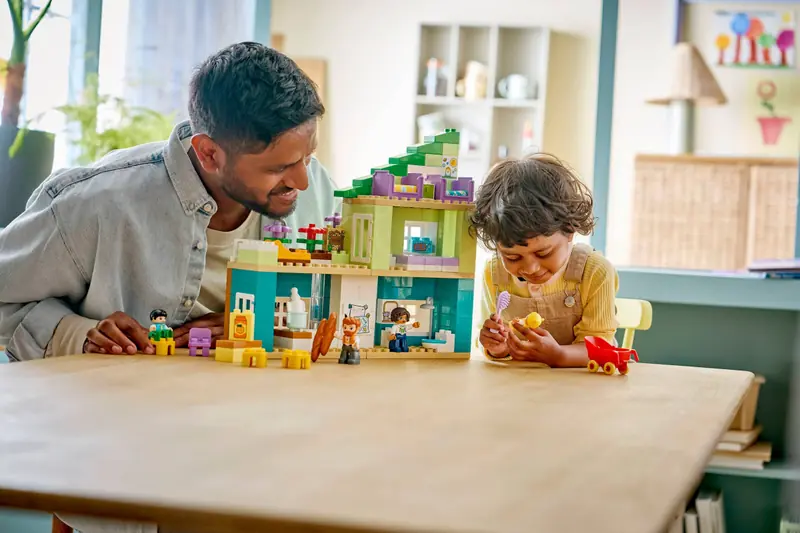 LEGO 10470 Nowoczesny dom rodzinny 3 w 1 z figurkami zdjęcie 13