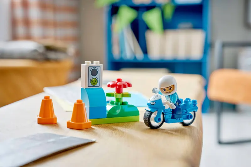 LEGO 10471 Niebieski motocykl policyjny zdjęcie 7