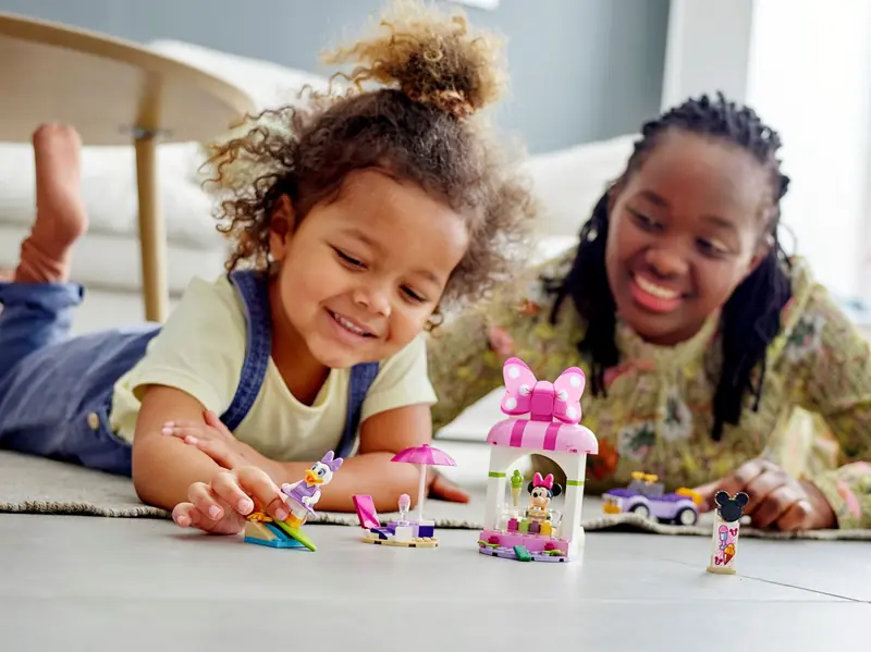 LEGO 10773 Sklep z lodami Myszki Minnie zdjęcie 11