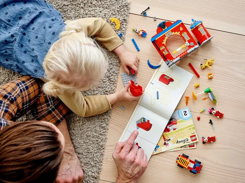 LEGO 10776 Remiza i wóz strażacki Myszki Miki i przyjaciół zdjęcie 8