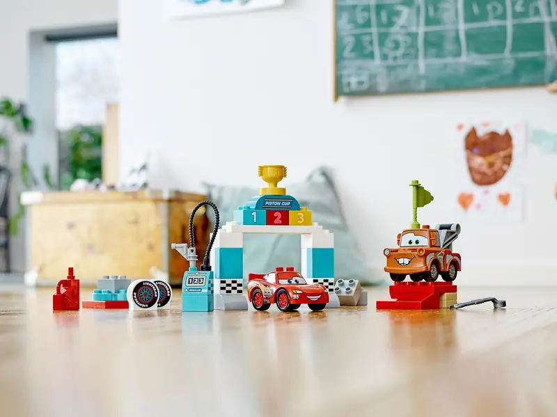 LEGO 10924 Zygzak McQueen na wyścigach zdjęcie 7