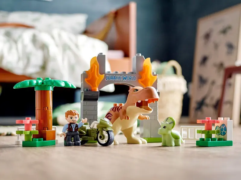 LEGO 10939 Ucieczka tyranozaura i triceratopsa zdjęcie 5
