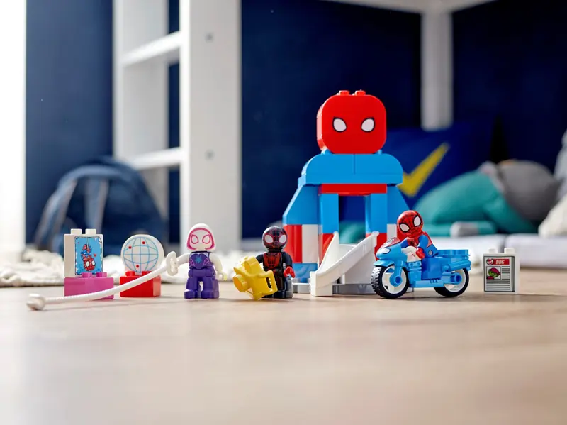 LEGO 10940 Kwatera główna Spider-Mana zdjęcie 9
