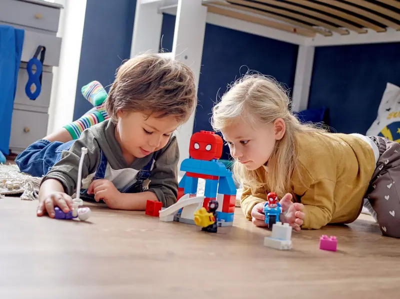 LEGO 10940 Kwatera główna Spider-Mana zdjęcie 7