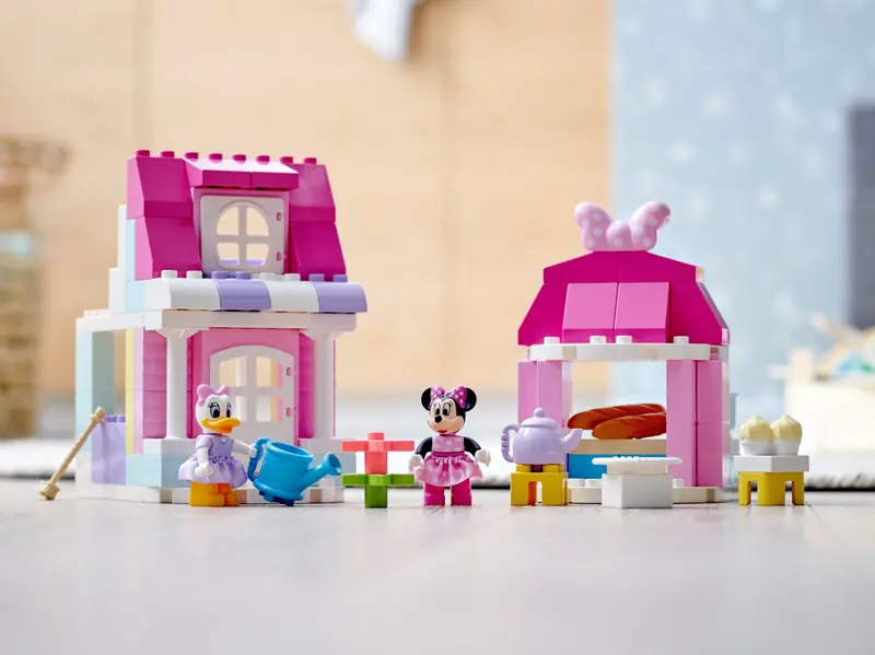 LEGO 10942 Dom i kawiarnia Myszki Minnie zdjęcie 14