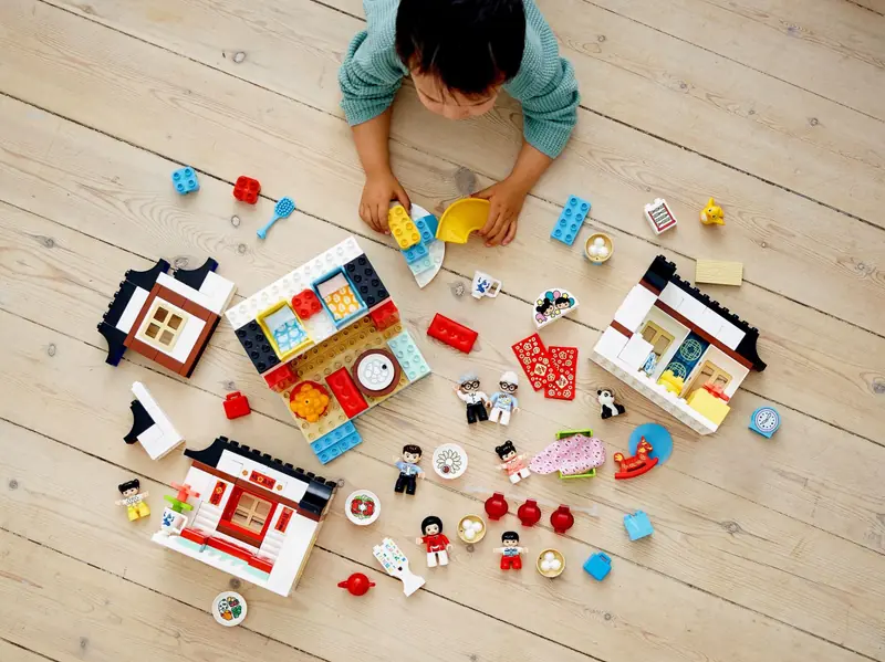 LEGO 10943 Szczęśliwe chwile z dzieciństwa zdjęcie 13