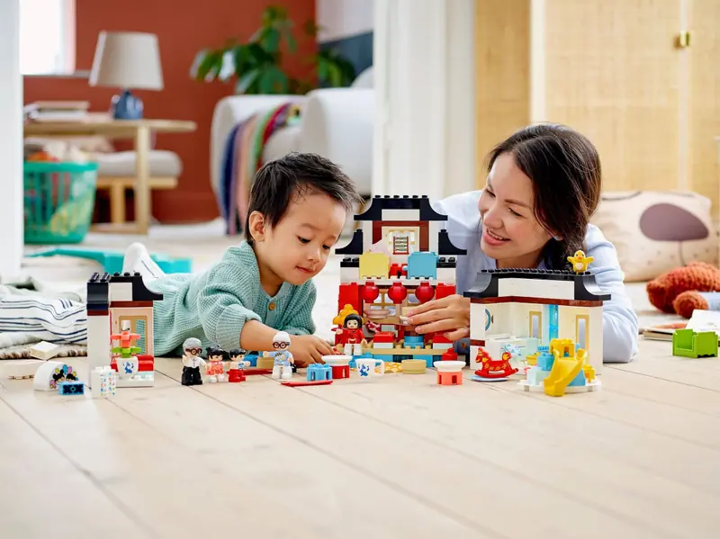LEGO 10943 Szczęśliwe chwile z dzieciństwa zdjęcie 9