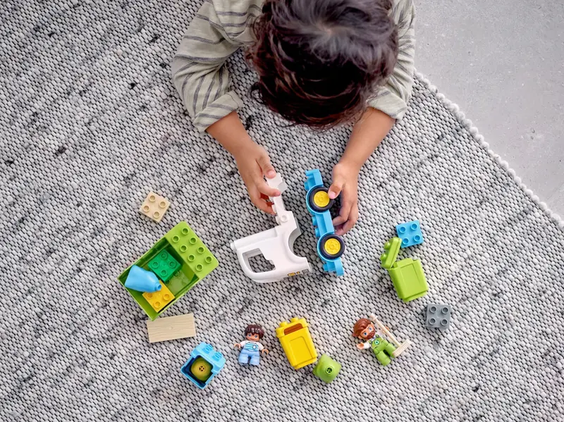 LEGO 10945 Śmieciarka i recykling zdjęcie 12