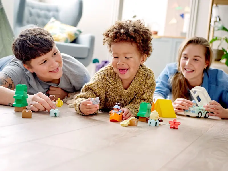 LEGO 10946 Rodzinne biwakowanie zdjęcie 12
