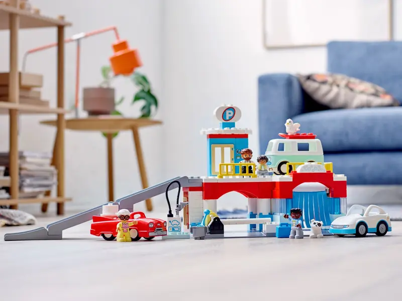 LEGO 10948 Parking piętrowy i myjnia samochodowa zdjęcie 13